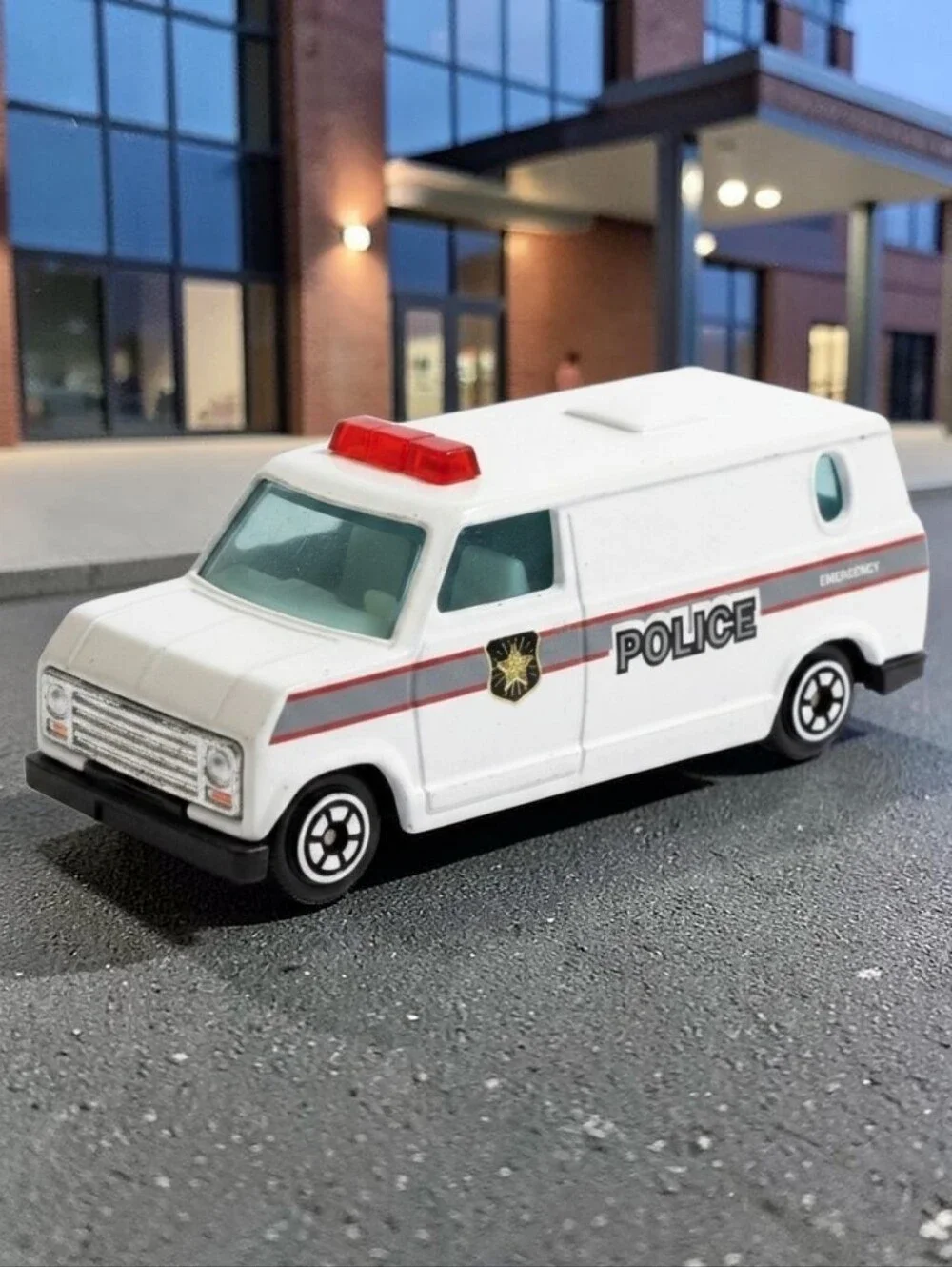 1981 Yatming #1501 White Ford Econoline Police Transport Van Wagon Die-Cast 1:64